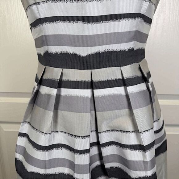 Boss Hugo Boss Diljana Dress Silver Gray Textured Sleeveless Cocktail Size 8 - Picture 3 of 16